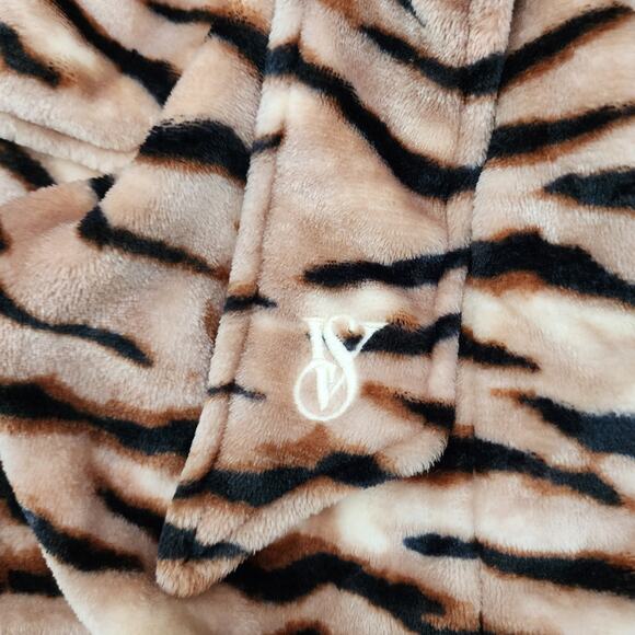 Victoria secret women's size medium large robe - Picture 2 of 5